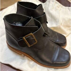 Beautiful brown leather buckle boots made in Italy